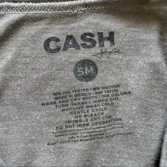 Johnny Cash Gray Short Sleeve Guitar Graphic T Shirt - Picture 3 of 3